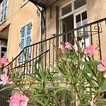 La Petite Cour *
