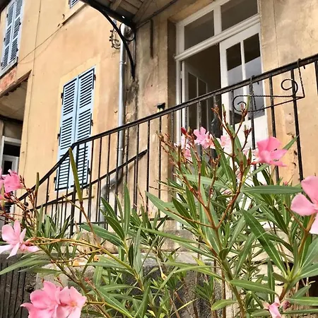 La Petite Cour *