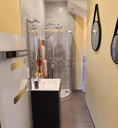 La Petite Cour Beaune (Cote d'Or)