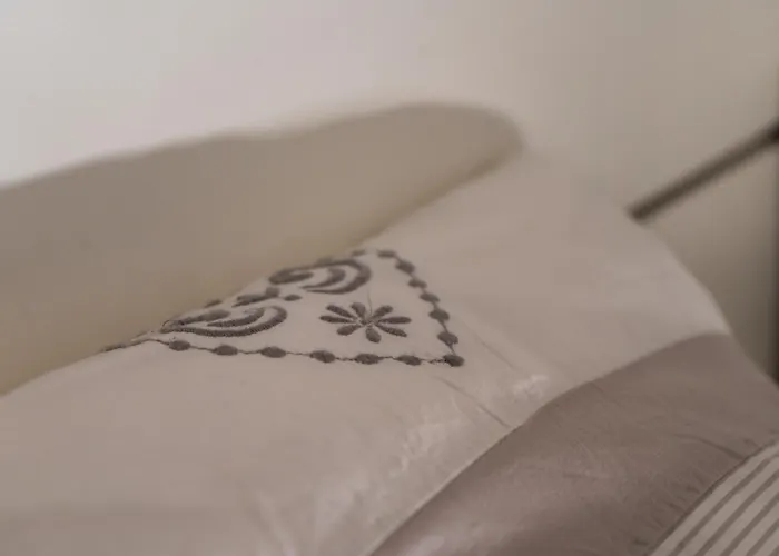 La Petite Cour Beaune (Cote d'Or)