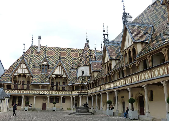 La Petite Cour Beaune (Cote d'Or)